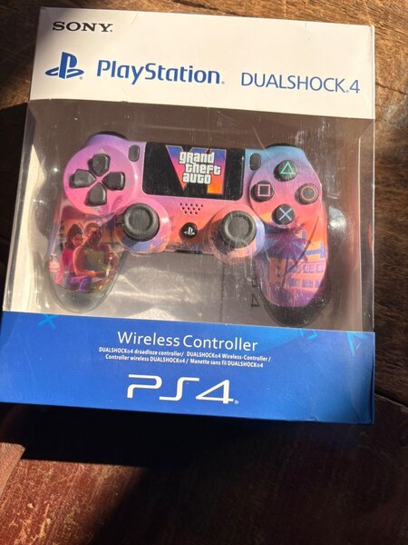 Manette ps4 design GTA VI