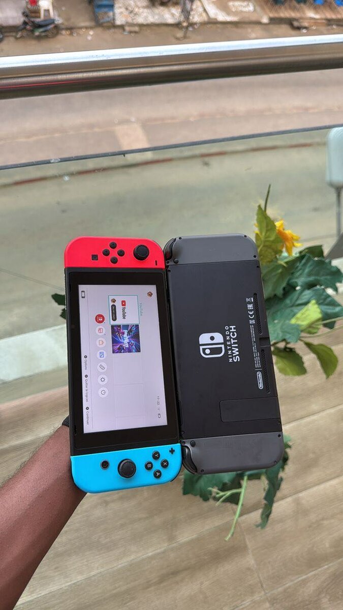 Nintendo Switch + Disquette et Câble en promo