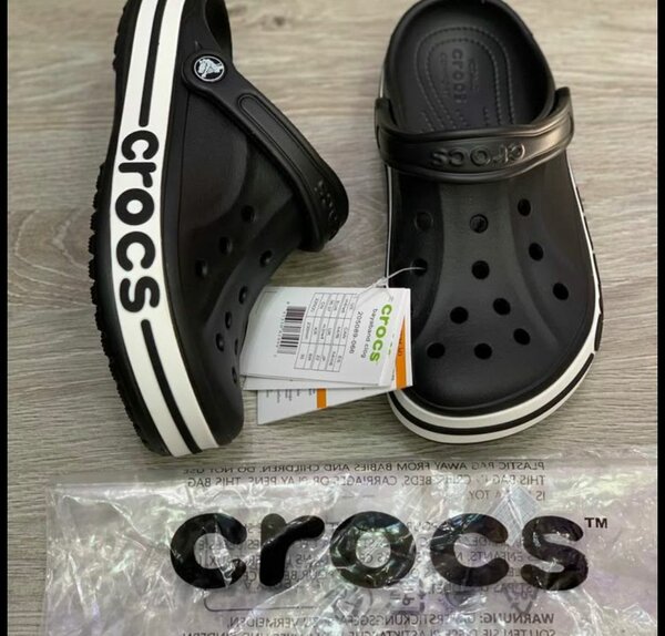 Sandales Crocs camouflage et noir