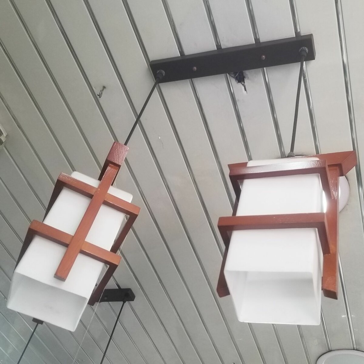 Suspension en bois moderne