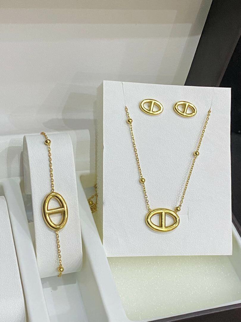 Elegant Gold Jewelry Set