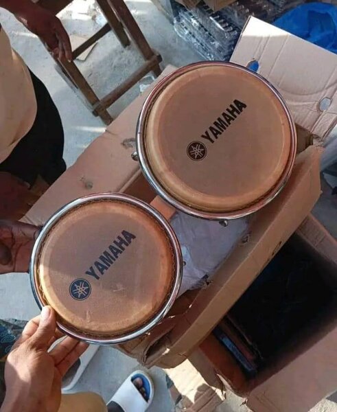 Bongos Yamaha en bois + stand