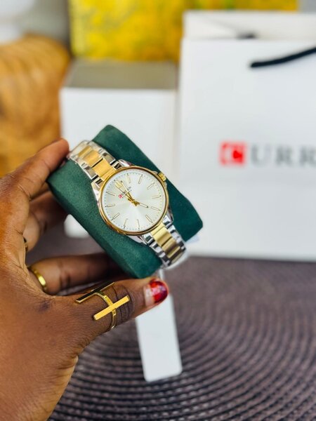 Montre élégante bicolore