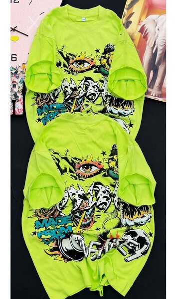 Tee-shirt vert imprimé graffiti