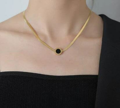 Stylish Clover Pendant Necklace