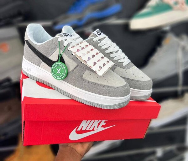 Nike Air Force 1 Basses Grises