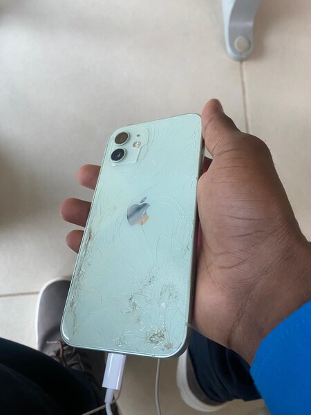 iPhone 12 simple