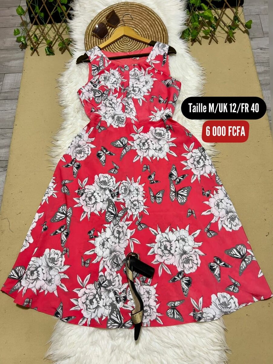 Robe Fleurie Rouge Élégante
