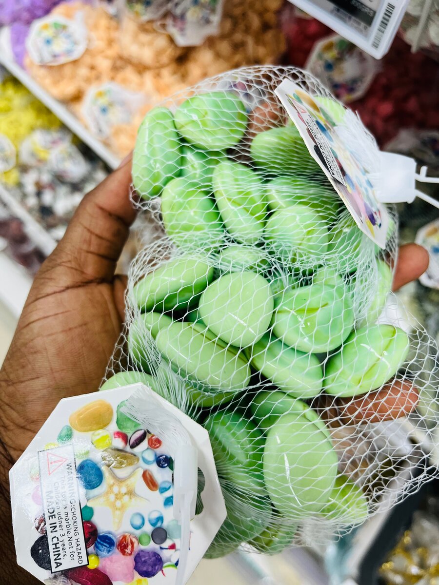 Galets décoratifs colorés