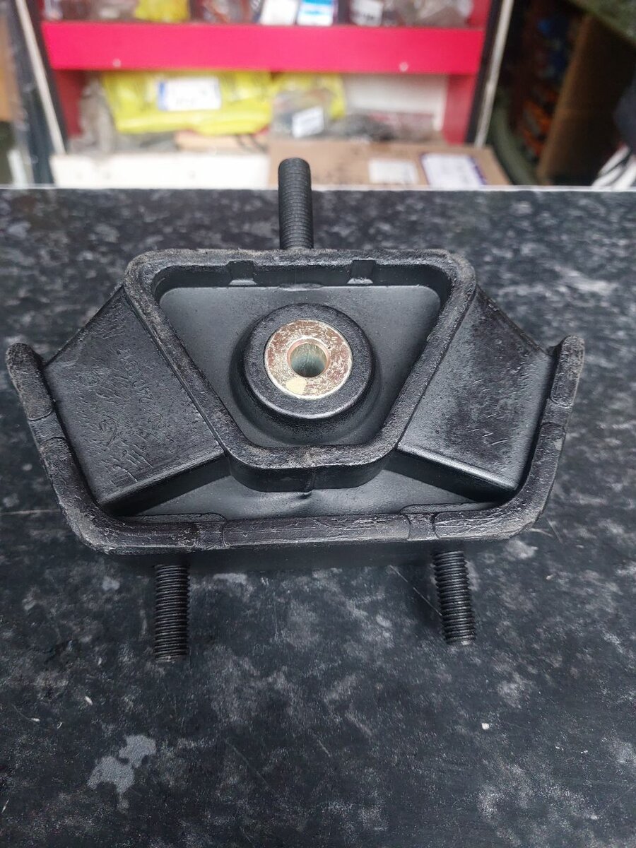 Подушка двигателя