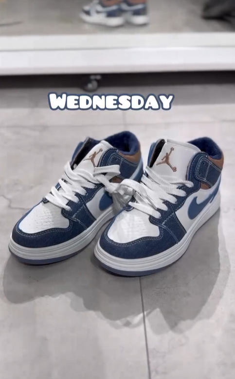 джорданы синие