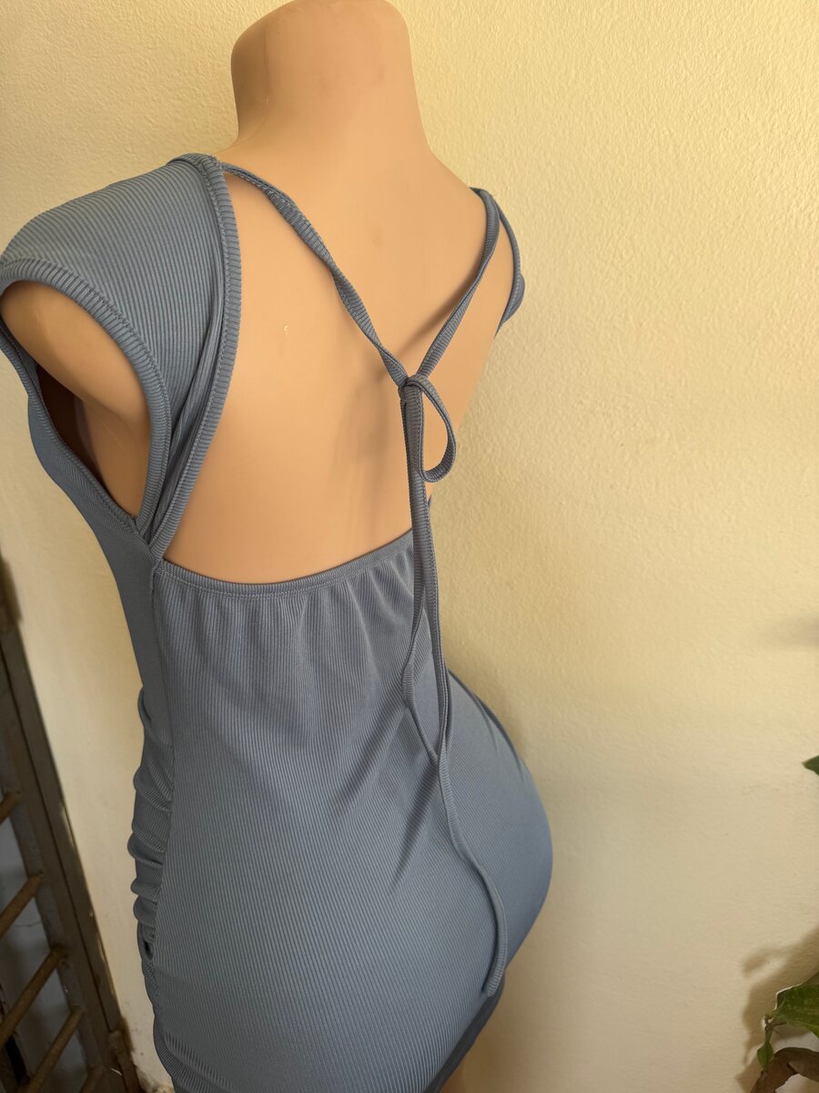 Robe moulante bleue élégante