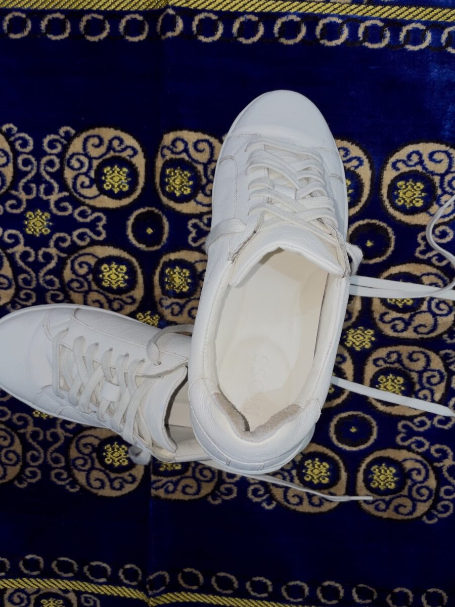 Thrift Moss tennis shoes