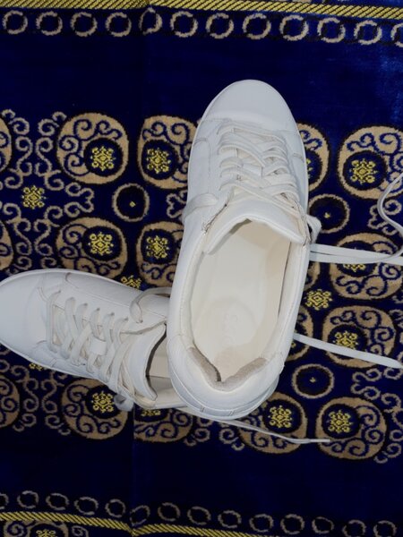 Thrift Moss tennis shoes