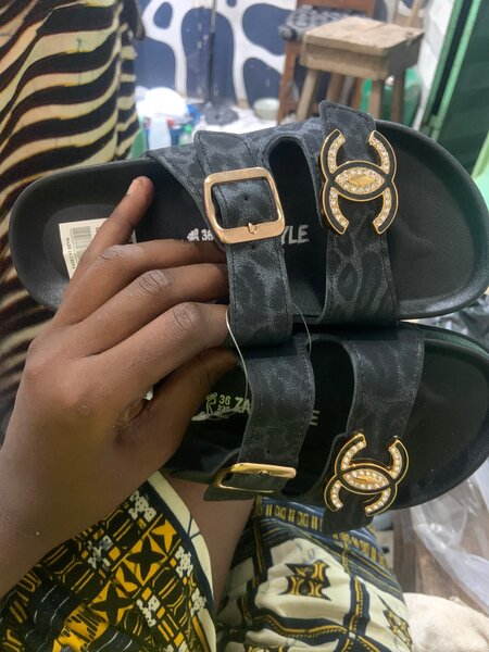 Sandales élégantes à boucle