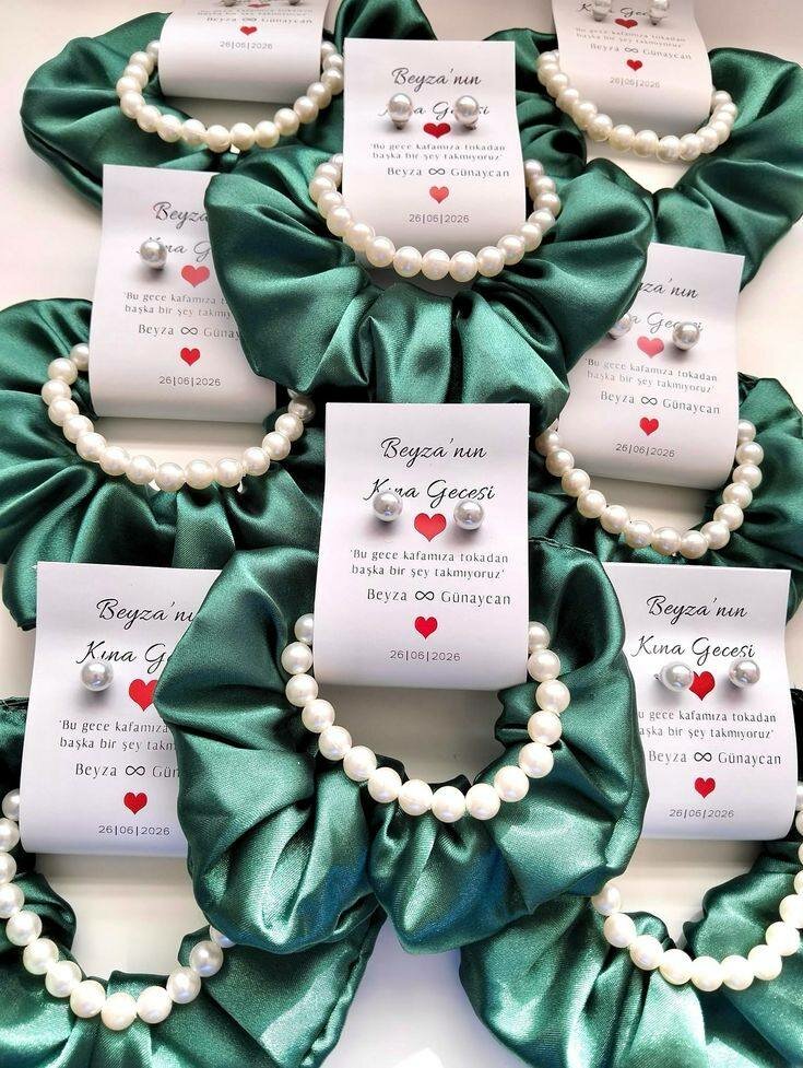 Bracelets en satin et perles