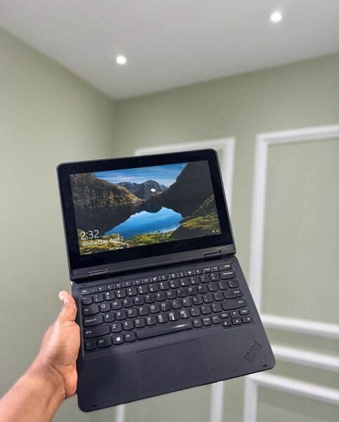 *LENOVO THINKPAD YOGA 11e*