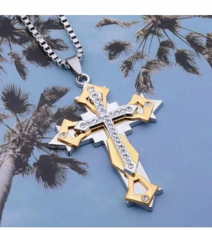 Pendentif croix dorée élégante