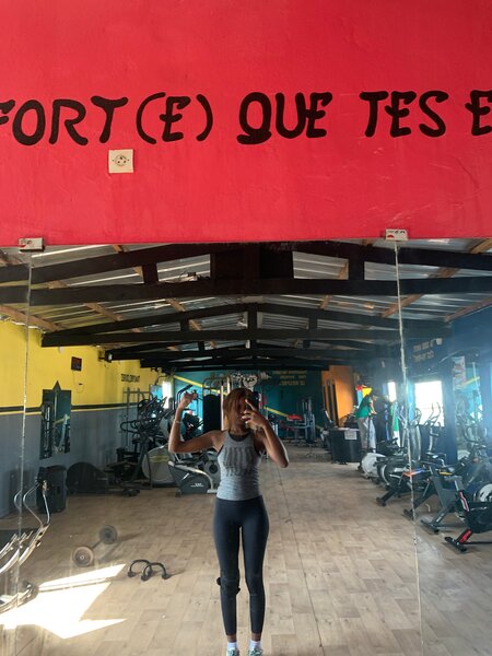 Ensemble de sport féminin élégant