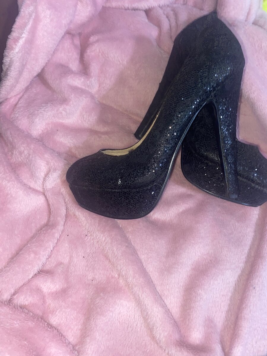 Escarpins pailletés noirs élégants