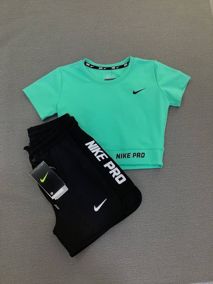 Ensemble sport Nike Pro femme
