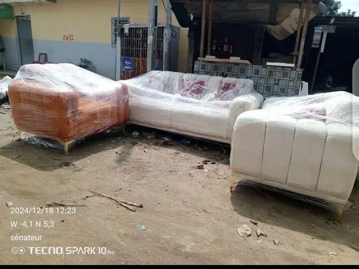 Salons de 6 places de couleur belges oranges