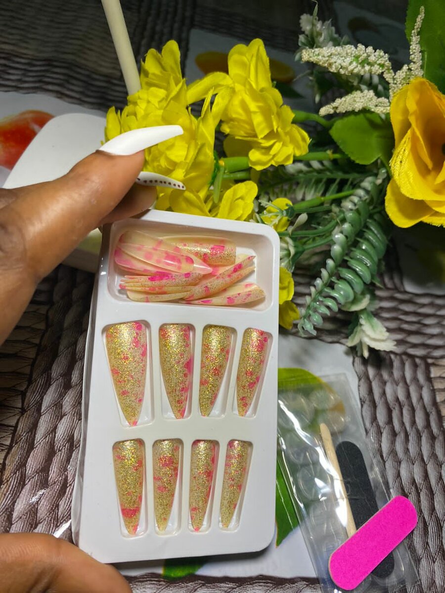 Ongles Faux Élégants