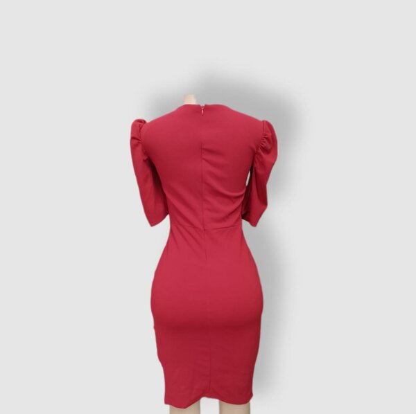 Robe rouge élégante à manches