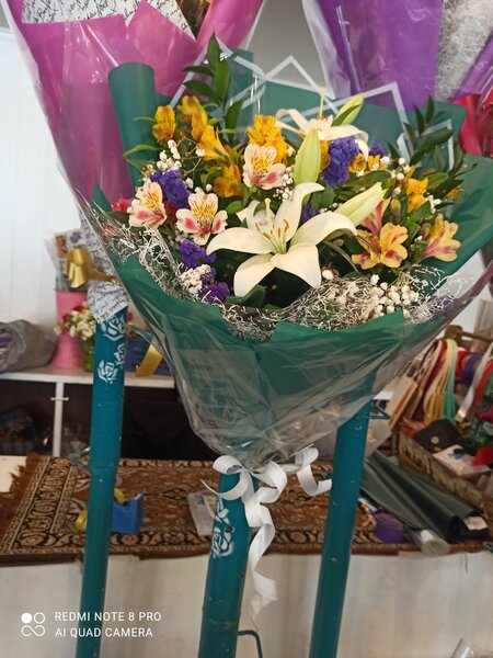 Лилия ,альстримерия