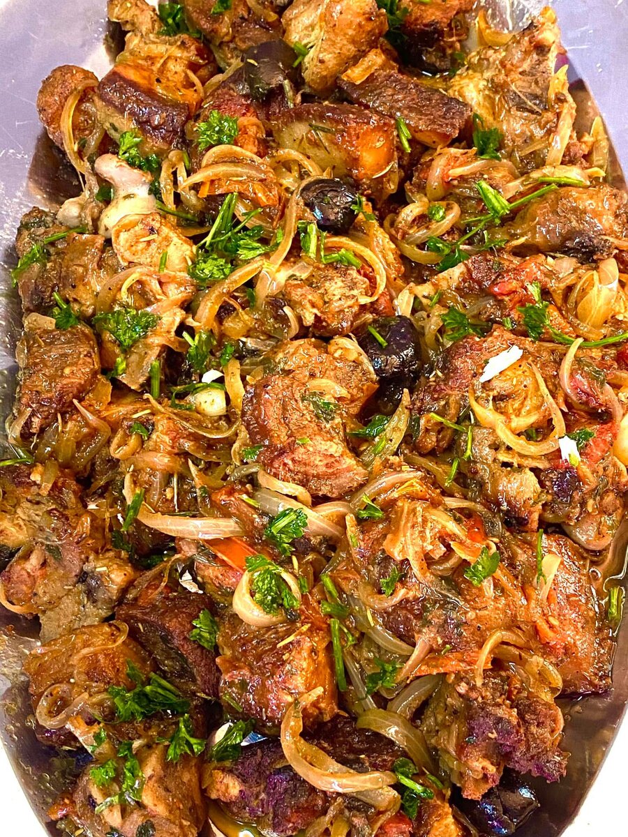 Délicieux plat de viande mijotée