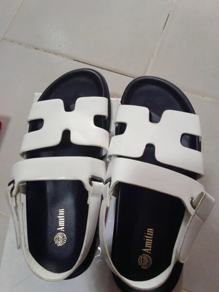 Sandales en cuir blanc chic