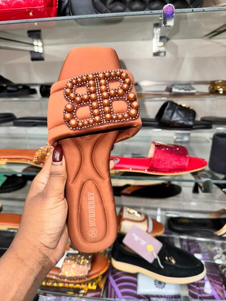 Sandales élégantes avec perles