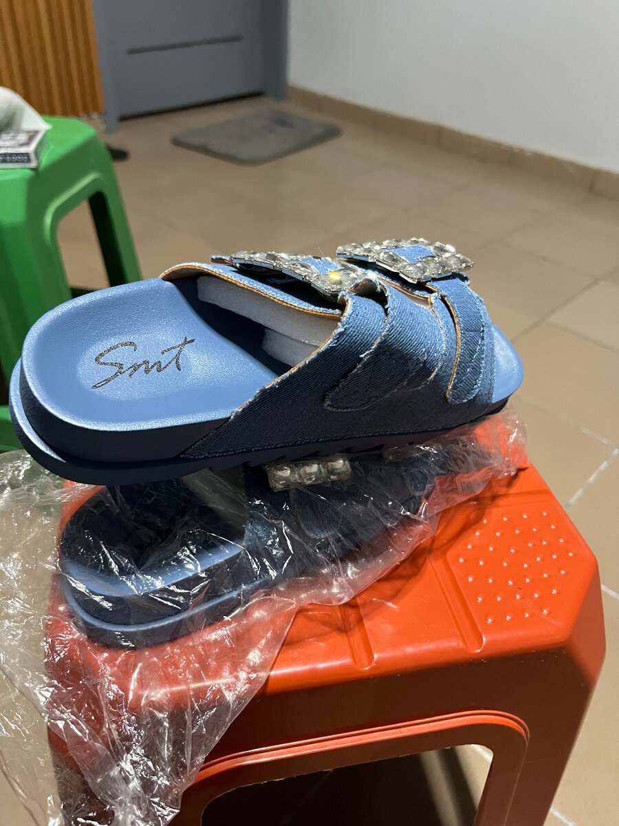 Chaussures importées de Dubaï