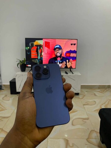 iPhone 15 Pro esim  unlock