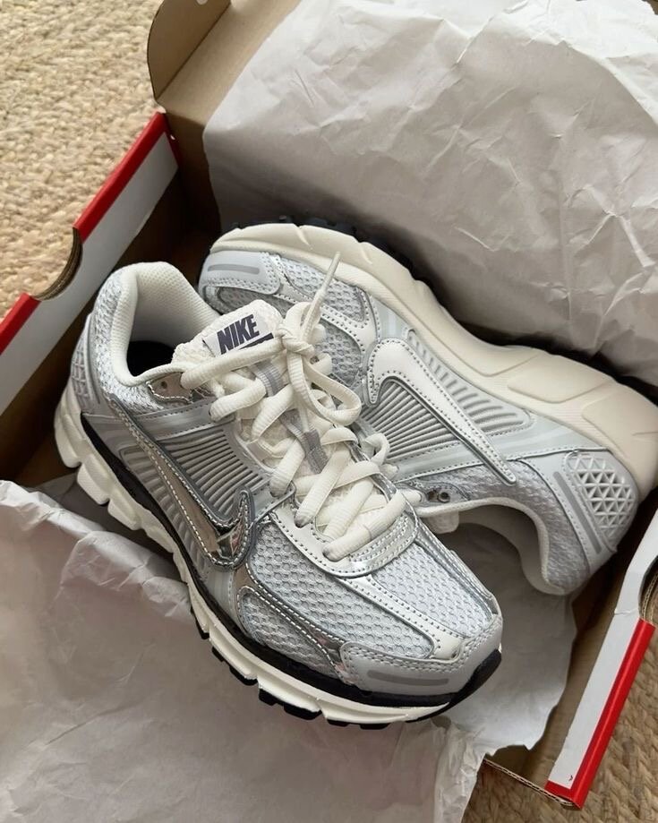Nike VOMERO 5 Gris Blanc