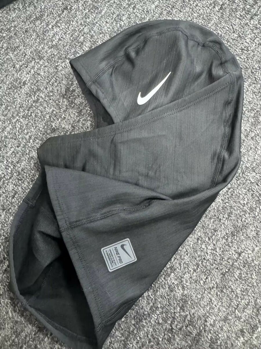 Nike Pro Therma-FIT Hood