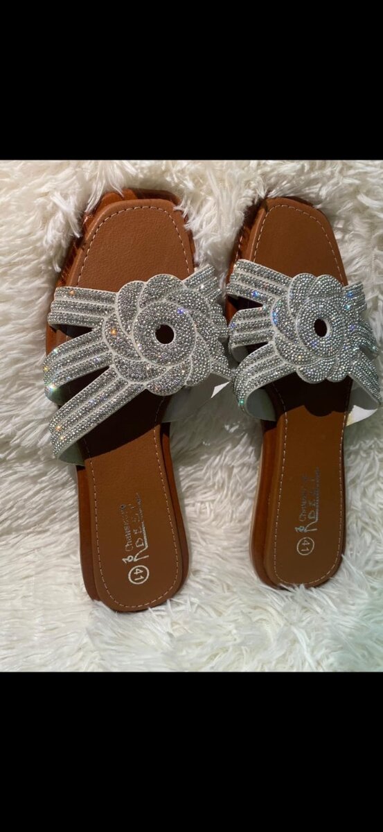 Sandales à strass élégantes