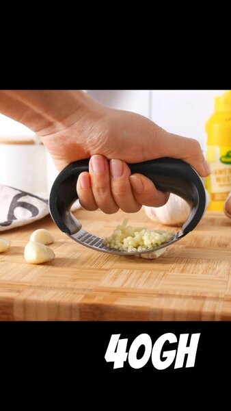 Garlic crusher