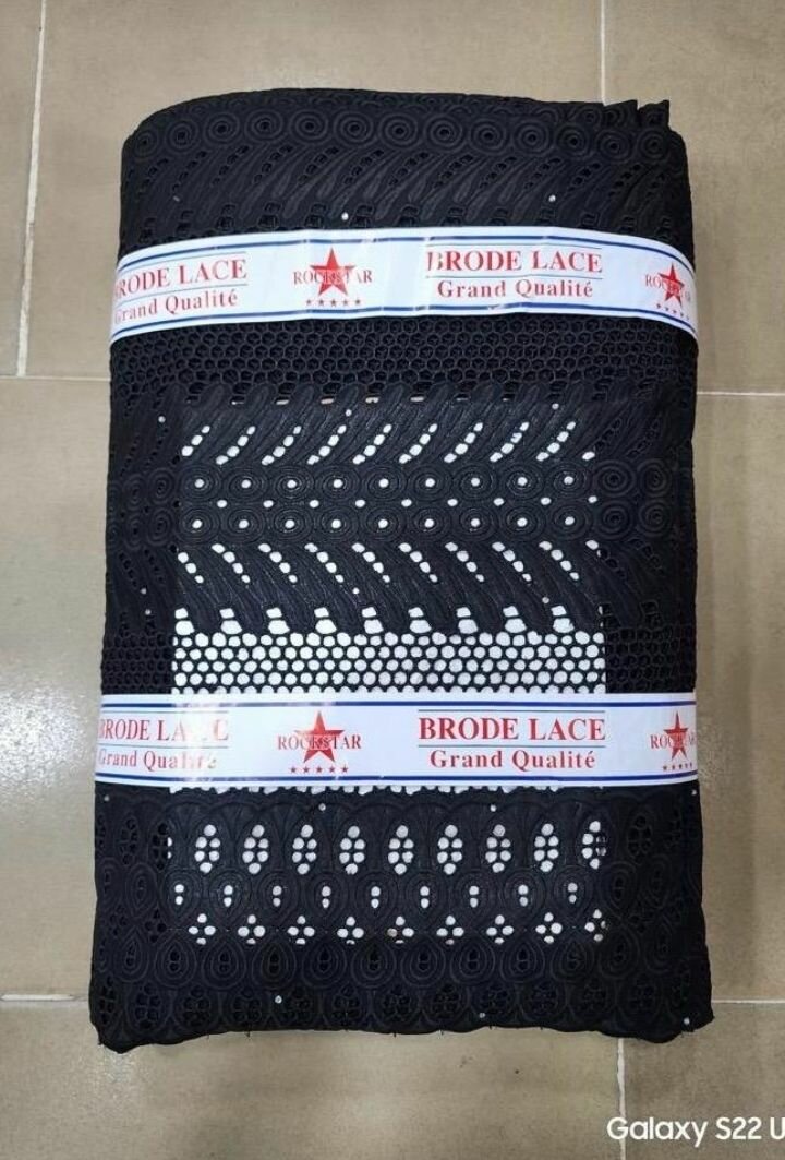 Dentelle Brodée de Haute Qualité