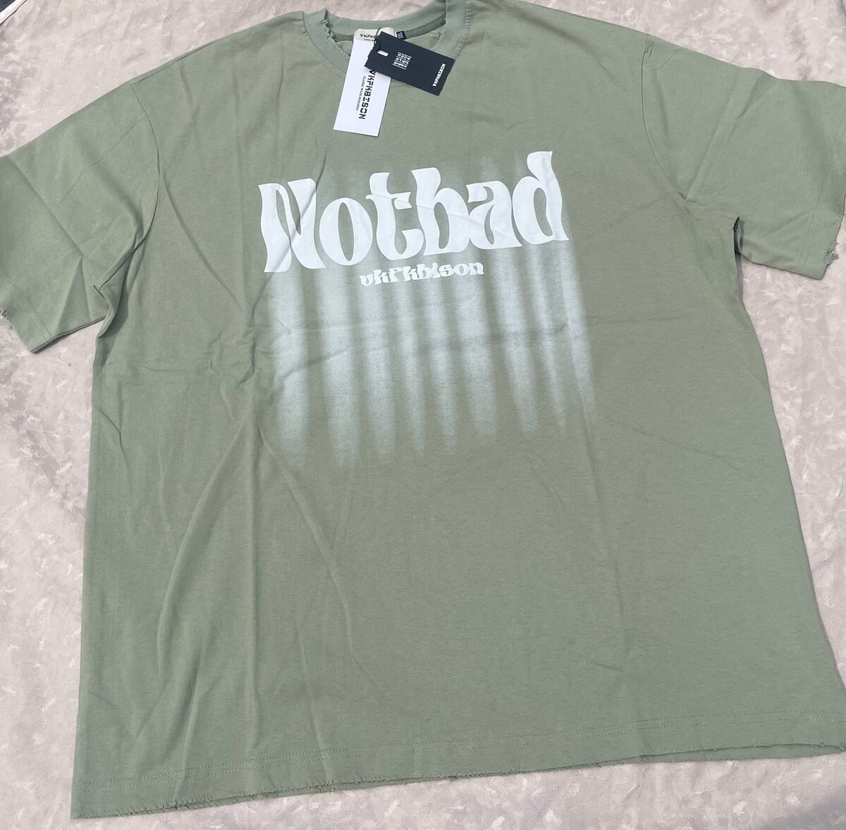 T-shirt graphique moderne