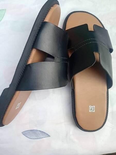 Sandales en cuir noir 43