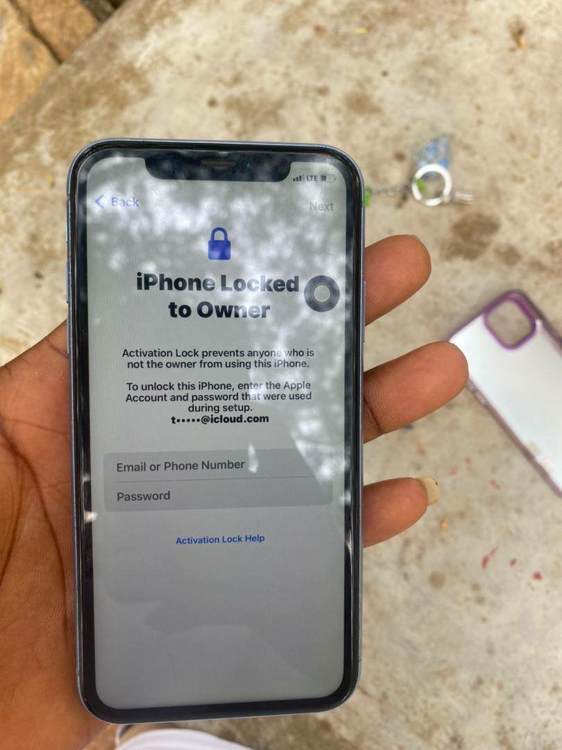 iPhone XR Locked