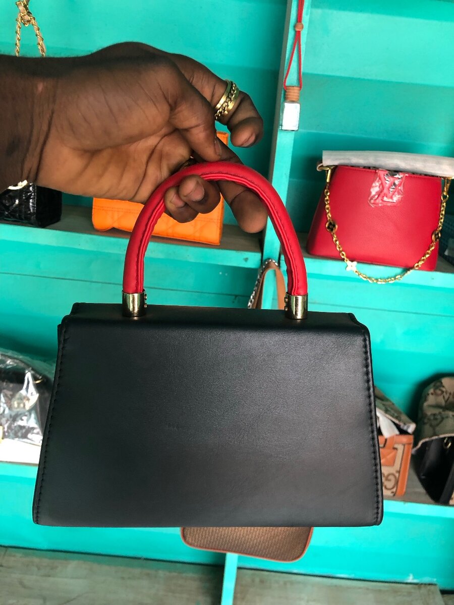 Sac à main élégant cuir noir