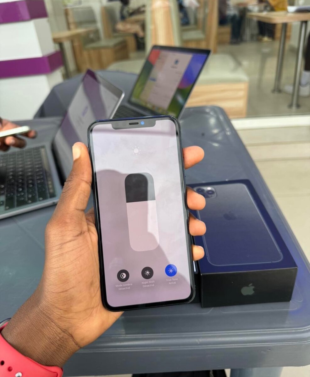 iPhone 11 Pro Max Casi neuf