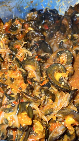 Escargots épicés en sauce