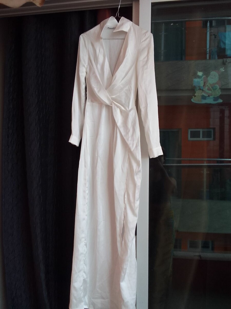 Robe Maxi Élégante en Satin