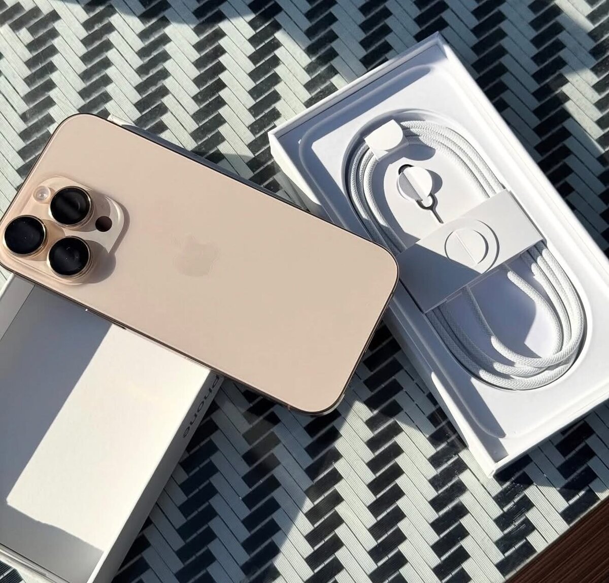 iPhone 16 pro 256Gb état 10/10