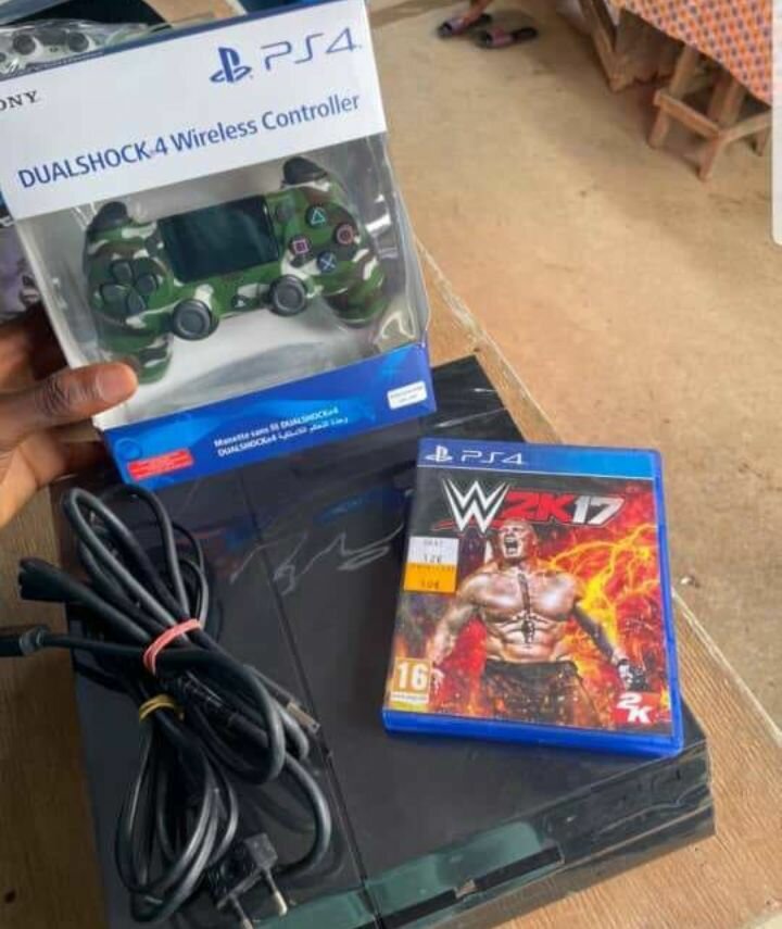 Console PS4 avec Manette