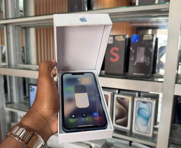 iPhone 13 Bleu Neuf Débloqué