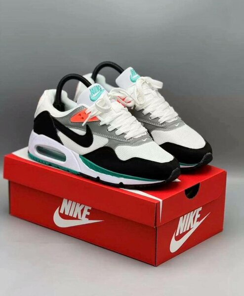 Nike Air Max 90 Sneakers